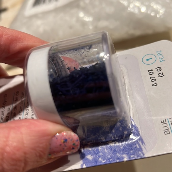 New 2pc We R Memory Keepers Wick Paraffin Wax 1lb & blue dye - Picture 3 of 5